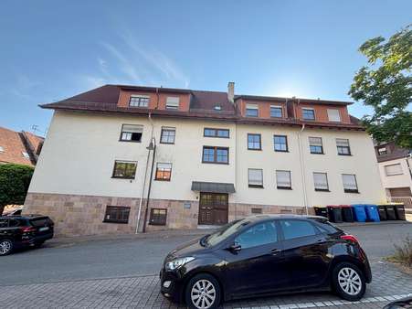 Hauseingang - Etagenwohnung in 75181 Pforzheim mit 86m² kaufen