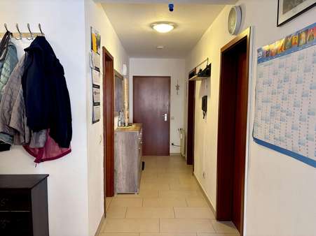 Eingangsbereich - Etagenwohnung in 75181 Pforzheim mit 86m² kaufen