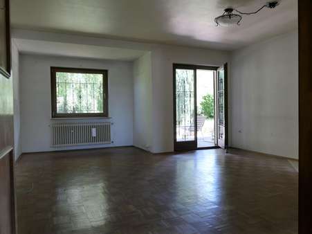 großzügiges Wohnzimmer ... - Einfamilienhaus in 75449 Wurmberg mit 150m² kaufen