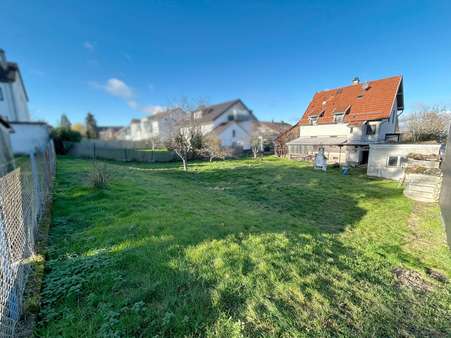 Traumgrundstück inklusive - Zweifamilienhaus in 75180 Pforzheim mit 92m² kaufen