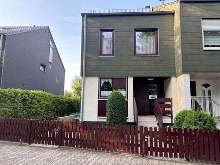 Hausansicht - Reihenendhaus in 75181 Pforzheim mit 139m² kaufen