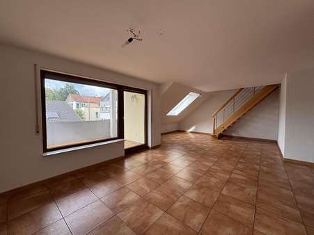 Geräumiger Wohn- und Essbereich Geräumiger Wohn- und Essbereich - Dachgeschosswohnung in 75173 Pforzheim mit 79m² kaufen