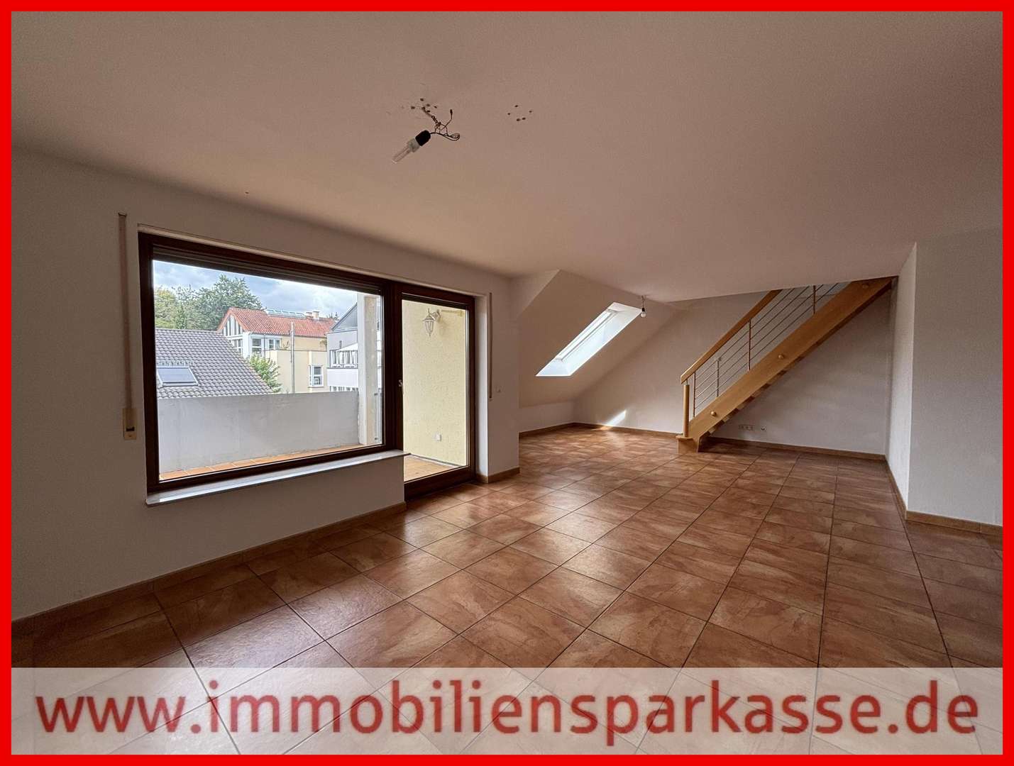 Geräumiger Wohn- und Essbereich Geräumiger Wohn- und Essbereich - Dachgeschosswohnung in 75173 Pforzheim mit 79m² kaufen