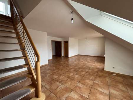 offener Wohn- und Essbereich mit Aufgang zum 2. Dachgeschoss offener Wohn- und Essbereich mit Aufgang zum 2. Dachgeschoss - Dachgeschosswohnung in 75173 Pforzheim mit 79m² kaufen