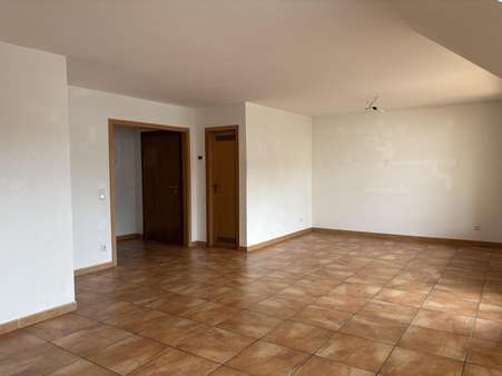 Zugang zum Flurbereich Zugang zum Flurbereich - Dachgeschosswohnung in 75173 Pforzheim mit 79m² kaufen
