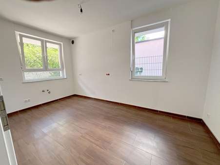Platz für eine neue Küche - Erdgeschosswohnung in 75417 Mühlacker mit 103m² kaufen