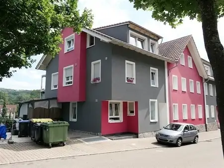 Große Wohnung im Erdgeschoss mit Balkon- sofort Bezugsfrei ! 