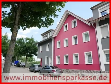Große Wohnung im Erdgeschoss mit Balkon- sofort Bezugsfrei ! 