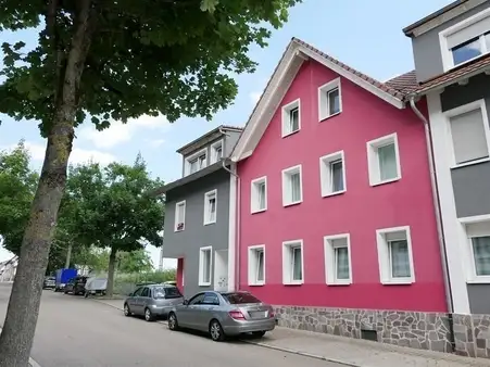 Große Wohnung im Erdgeschoss mit Balkon- sofort Bezugsfrei ! 