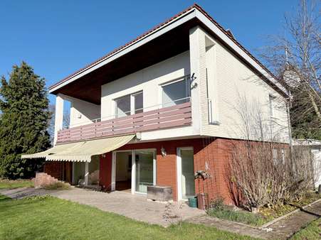 Sonnige Gartenansicht von unten Sonnige Gartenansicht von unten - Einfamilienhaus in 75180 Pforzheim mit 124m² kaufen