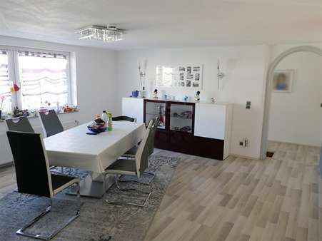 großzügiges Esszimmer - Einfamilienhaus in 75438 Knittlingen mit 214m² kaufen