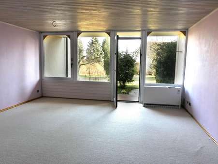 Blick zur Terrasse - Erdgeschosswohnung in 75378 Bad Liebenzell mit 40m² kaufen