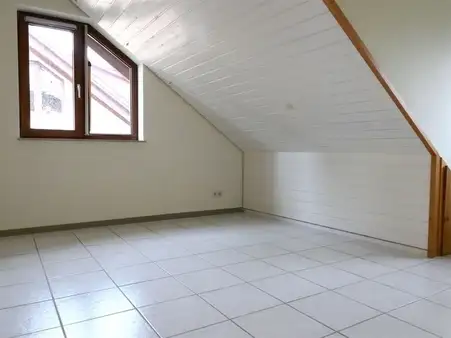 Klasse Wohnung mit Stellplatz und kleinem Balkon!