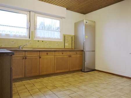 Großzügige Küche ... - Einfamilienhaus in 75233 Tiefenbronn mit 159m² kaufen