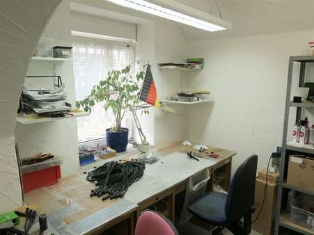 Arbeitsplatz oder Wohnzimmer - Erdgeschosswohnung in 75179 Pforzheim mit 67m² kaufen