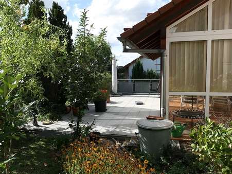 sonnige Terrasse - Zweifamilienhaus in 75223 Niefern-Öschelbronn mit 188m² kaufen