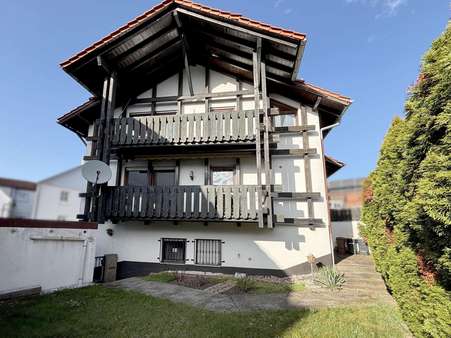 Seitenansicht mit sep. Eingang - Etagenwohnung in 75181 Pforzheim mit 108m² kaufen