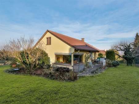 Hausansicht/Gartenseite - Einfamilienhaus in 75180 Pforzheim mit 140m² kaufen