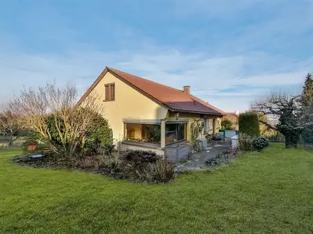 Kleines Haus auf großem Grundstück!