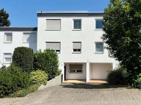 Hausansicht - Reihenmittelhaus in 75175 Pforzheim mit 150m² kaufen