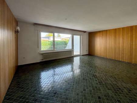 geräumiges Wohnzimmer - Reihenmittelhaus in 75175 Pforzheim mit 150m² kaufen