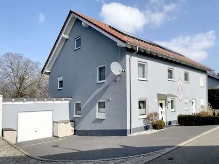 seitliche Hausansicht - Doppelhaushälfte in 72218 Wildberg mit 125m² kaufen