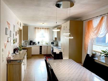 ... mit angrenzender Küche - Doppelhaushälfte in 72218 Wildberg mit 125m² kaufen