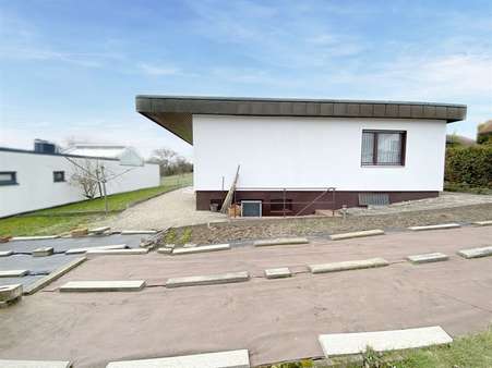 Terrasse und Garten - Fertighaus in 75417 Mühlacker mit 128m² kaufen
