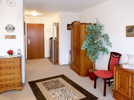Blick zum Wohnungseingang - Etagenwohnung in 75378 Bad Liebenzell mit 35m² kaufen
