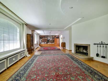 geräumiger Wohnbereich - Einfamilienhaus in 75172 Pforzheim mit 294m² kaufen