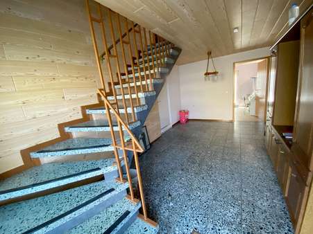 großzügiger Eingangsbereich - Einfamilienhaus in 75394 Oberreichenbach mit 154m² kaufen