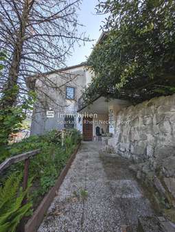 Weg zum Eingangsbereich Weg zum Eingangsbereich - Einfamilienhaus in 69198 Schriesheim mit 135m² kaufen