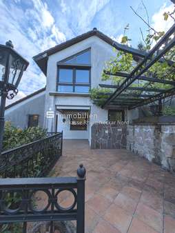 Hausansicht mit Terrasse Hausansicht mit Terrasse - Einfamilienhaus in 69198 Schriesheim mit 135m² kaufen