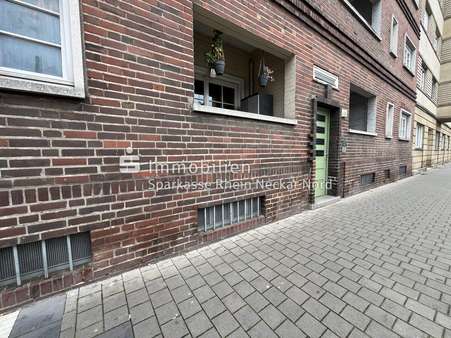 Hauseingang Straßenseite Hauseingang Straßenseite - Erdgeschosswohnung in 68167 Mannheim mit 79m² kaufen