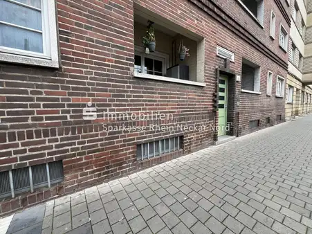 Exklusive 3-Zimmer-Wohnung in kulturdenkmalgeschütztem Gebäude mit Balkon