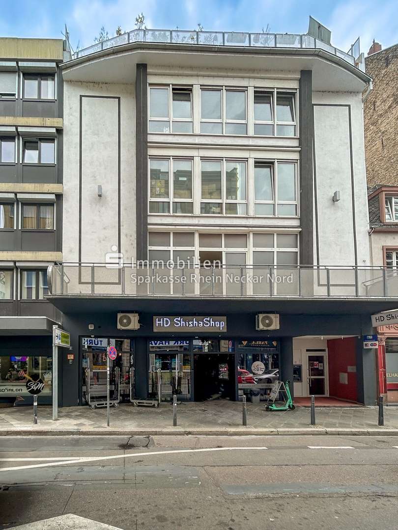 Vorderansicht mit Ladengeschäft - Maisonette-Wohnung in 68159 Mannheim mit 230m² kaufen