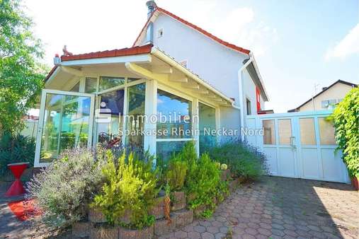 Blick zum Wintergarten Blick zum Wintergarten - Mehrfamilienhaus in 68782 Brühl mit 272m² kaufen