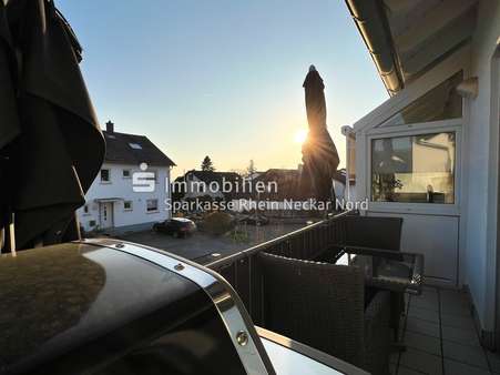 Balkon mit  Blick in den Sonnenuntergang - Zweifamilienhaus in 69469 Weinheim mit 200m² kaufen