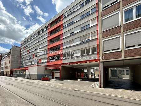 Strassenseitige Ansicht des Mehrfamilienhauses Strassenseitige Ansicht des Mehrfamilienhauses - Etagenwohnung in 67061 Ludwigshafen mit 30m² kaufen