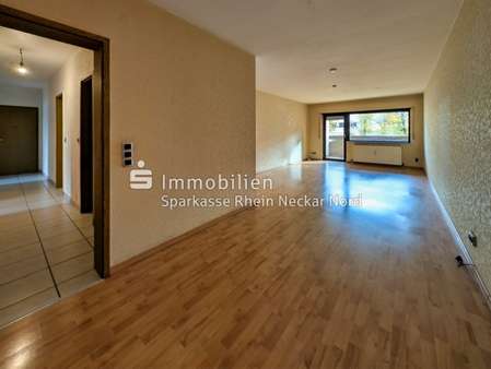 Wohnzimmer mit Essbereich Wohnzimmer mit Essbereich - Erdgeschosswohnung in 67059 Ludwigshafen mit 86m² kaufen