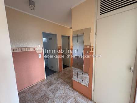 Flur Flur - Etagenwohnung in 67061 Ludwigshafen mit 77m² kaufen