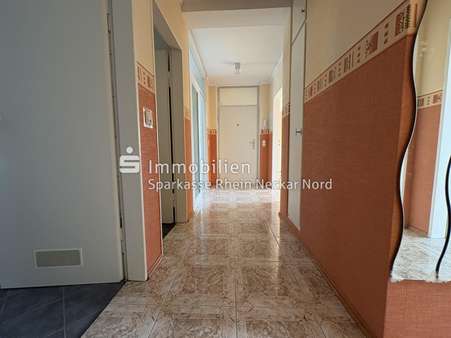 Flur Flur - Etagenwohnung in 67061 Ludwigshafen mit 77m² kaufen