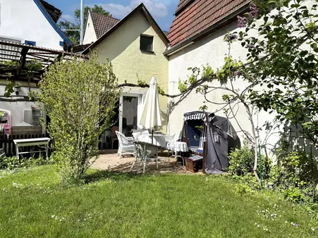 Zweifamilienhaus in idyllischer Lage mit großem Garten in Heidelberg-Handschuhsheim