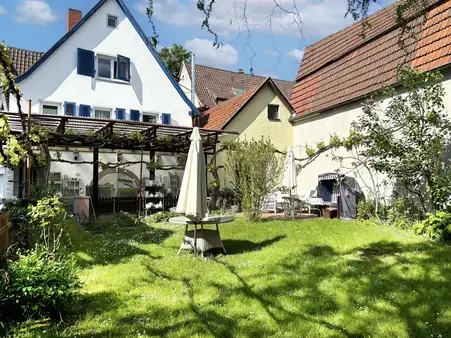 Zweifamilienhaus in idyllischer Lage mit großem Garten in Heidelberg-Handschuhsheim