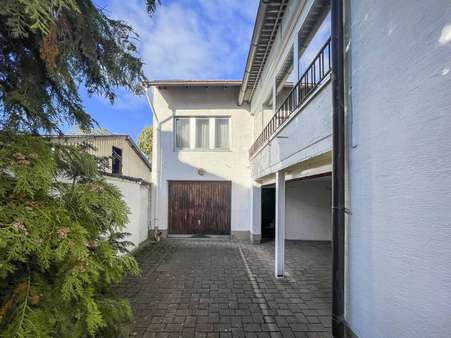 Hofbereich - Zweifamilienhaus in 68809 Neulußheim mit 226m² kaufen