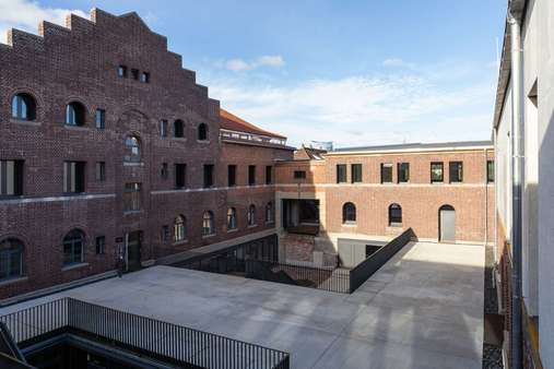 Innenhof (Moritz Hettich) - Bürofläche in 69115 Heidelberg mit 6000m² mieten