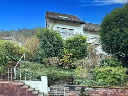 Charmantes Einfamilienhaus mit Einliegerwohnung und Garten in Ziegelhausen – Bezugsfrei!