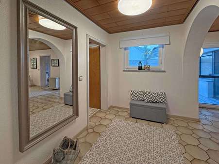 Flur Flur - Zweifamilienhaus in 68799 Reilingen mit 165m² kaufen