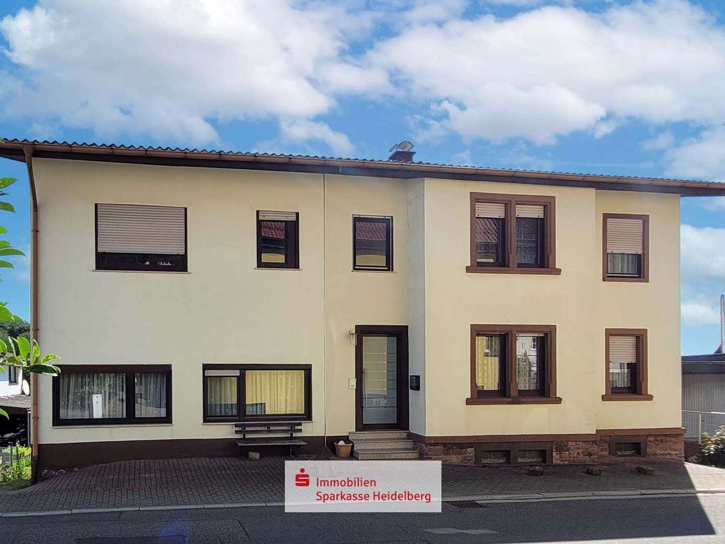 Hausansicht Straße - Mehrfamilienhaus in 69251 Gaiberg mit 249m² kaufen
