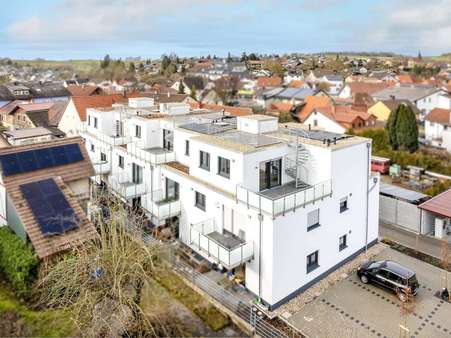 Hausansicht Vogelperspektive - Penthouse-Wohnung in 74889 Sinsheim mit 114m² kaufen